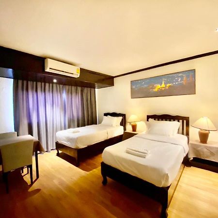 Thapaeplacehotel Chiang Mai Exterior photo