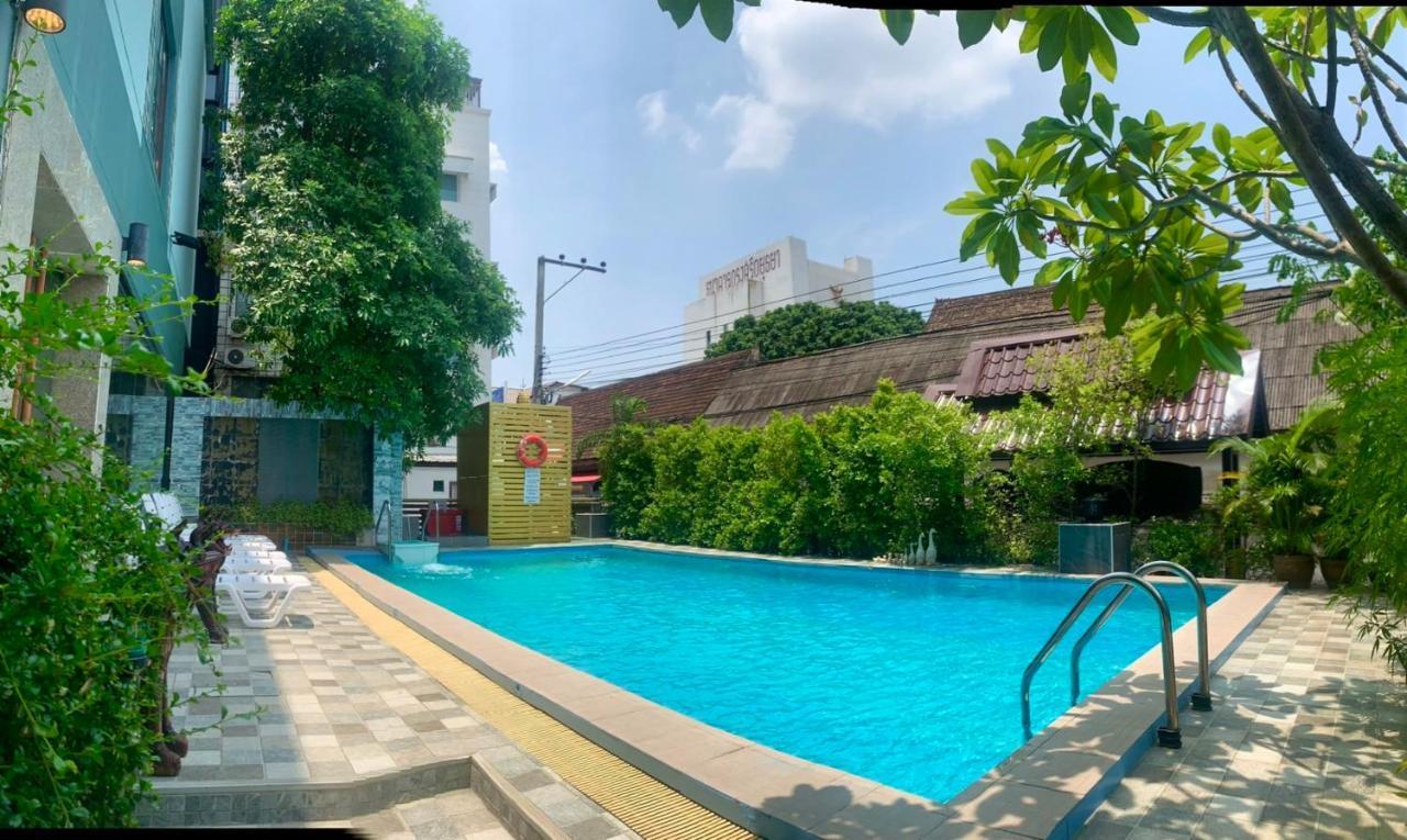 Thapaeplacehotel Chiang Mai Exterior photo