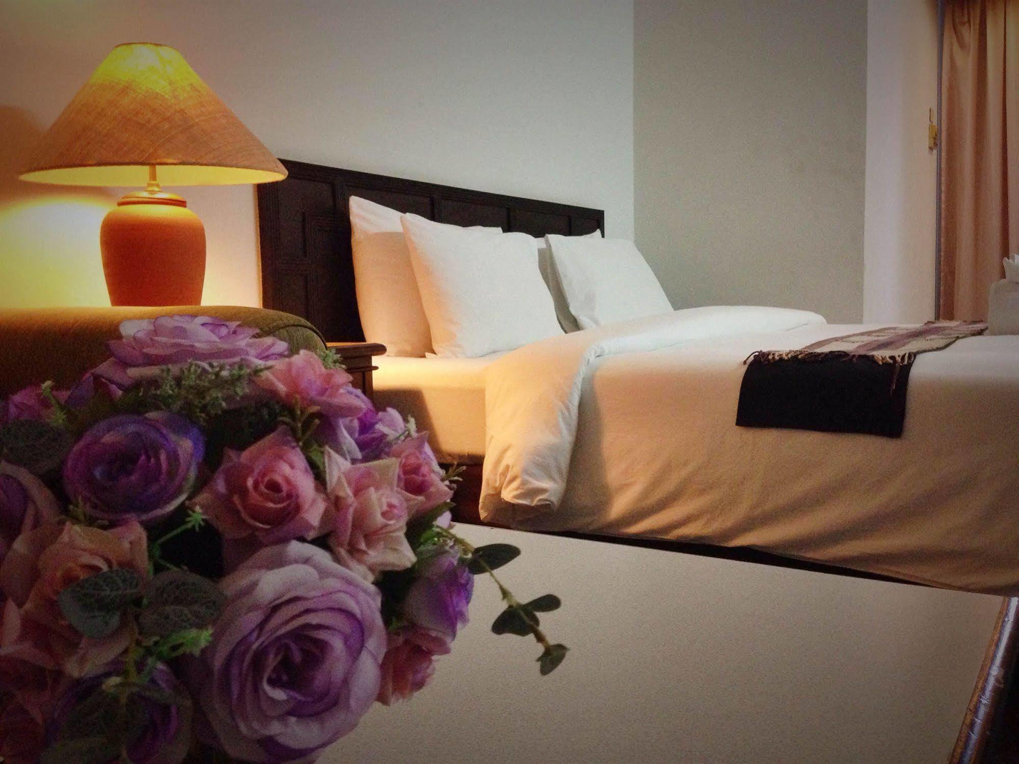 Thapaeplacehotel Chiang Mai Exterior photo