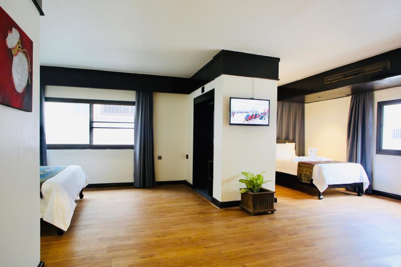 Thapaeplacehotel Chiang Mai Exterior photo