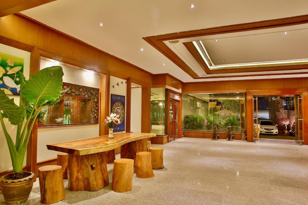 Thapaeplacehotel Chiang Mai Exterior photo