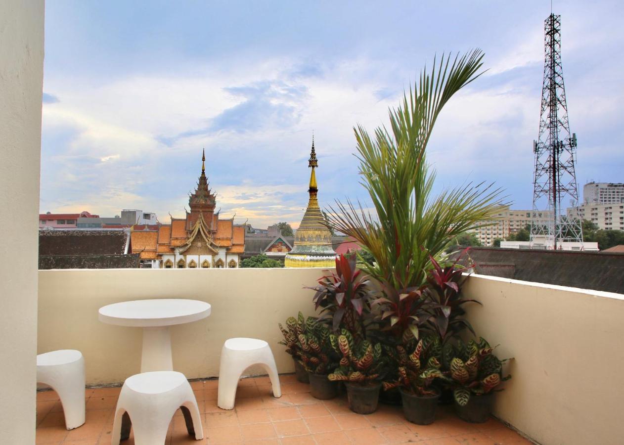 Thapaeplacehotel Chiang Mai Exterior photo