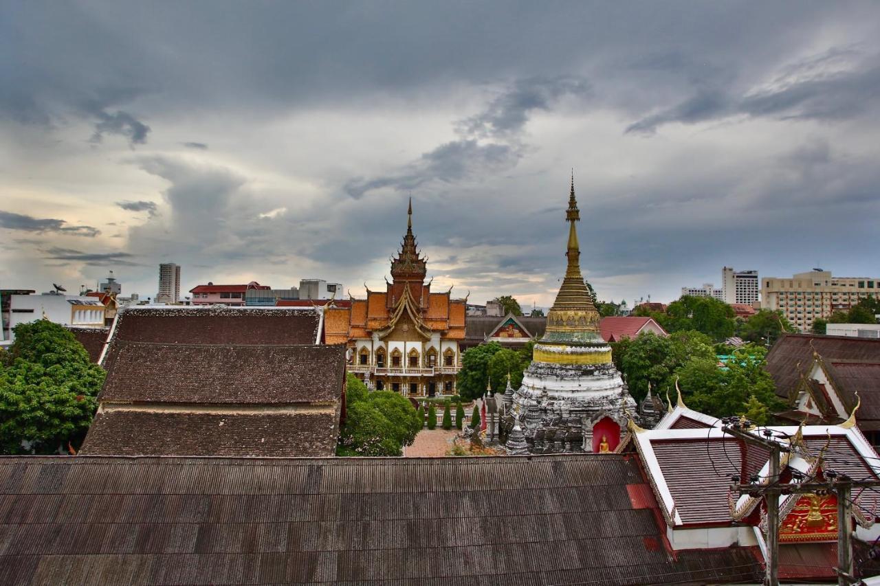Thapaeplacehotel Chiang Mai Exterior photo